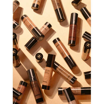 Les Beiges Water-Fresh Complexion Touch Foundation - Rozjasňujúci a hydratačný make-up 20 ml
